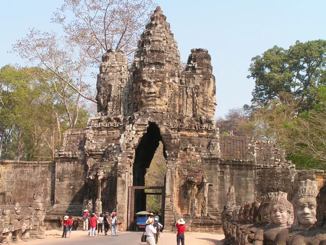 Hanoi Cycle To Siem Reap Tour - 12 Days 4