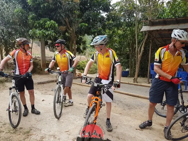 Hanoi - Halong Bay - Sapa - Luang Prabang - 18 Days 2